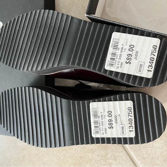 Brand New woman 7.5size shoes. Wine color. - Picture 4 of 4